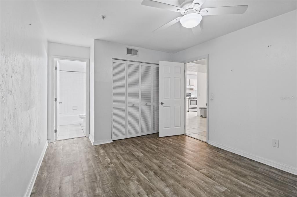 For Sale: $140,000 (2 beds, 2 baths, 888 Square Feet)