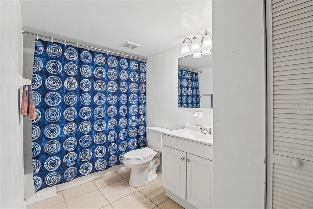 For Sale: $140,000 (2 beds, 2 baths, 888 Square Feet)