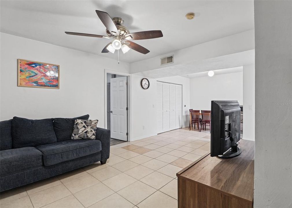 For Sale: $140,000 (2 beds, 2 baths, 888 Square Feet)