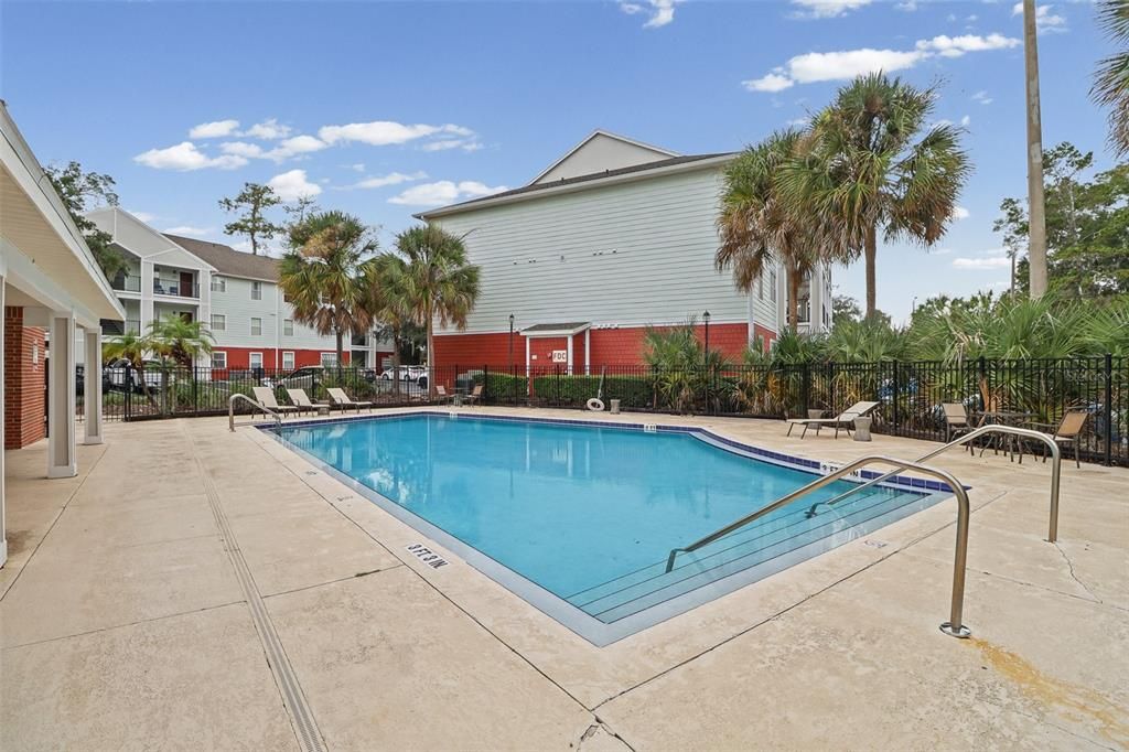 For Sale: $140,000 (2 beds, 2 baths, 888 Square Feet)