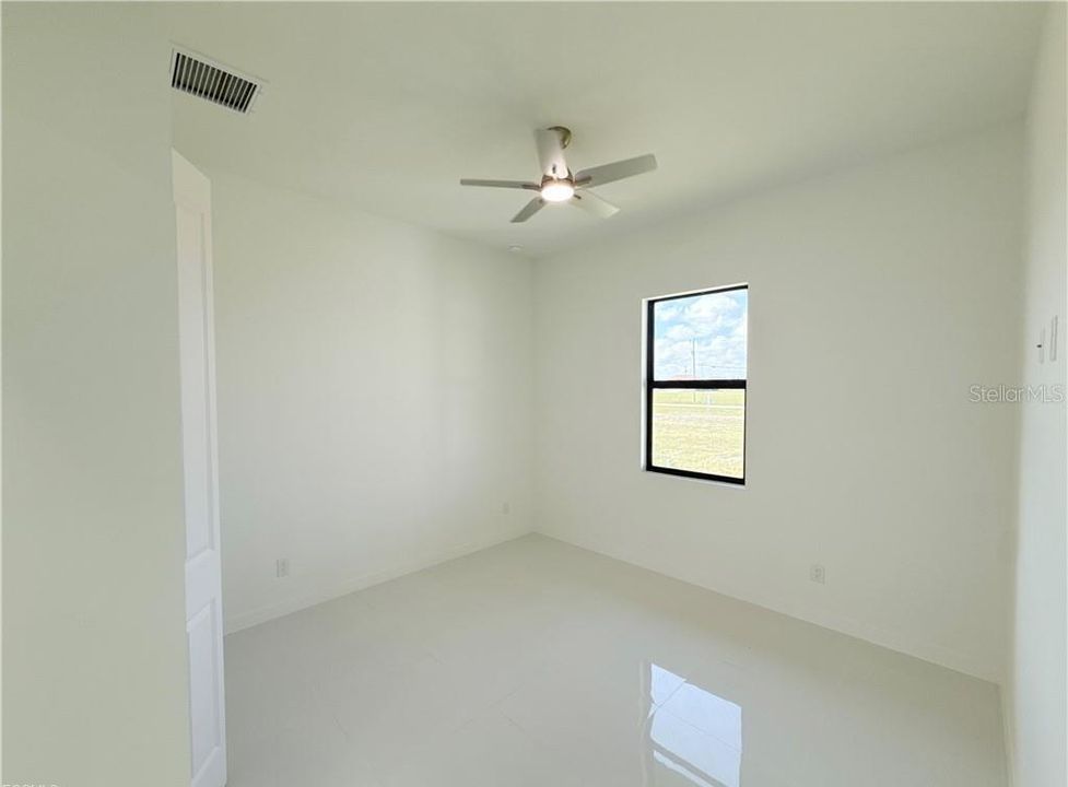 En Venta: $396,000 (4 camas, 3 baños, 1737 Pies cuadrados)