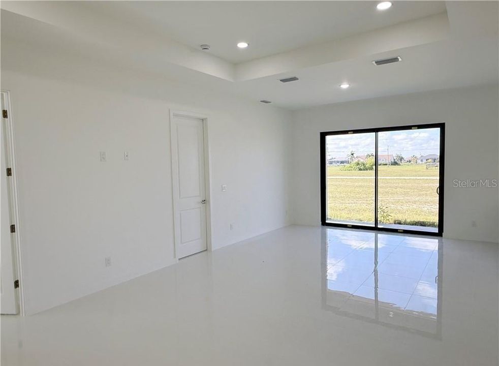 En Venta: $396,000 (4 camas, 3 baños, 1737 Pies cuadrados)