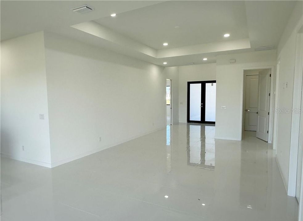 En Venta: $396,000 (4 camas, 3 baños, 1737 Pies cuadrados)
