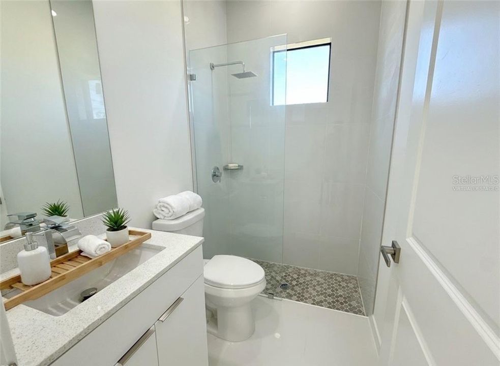 En Venta: $396,000 (4 camas, 3 baños, 1737 Pies cuadrados)