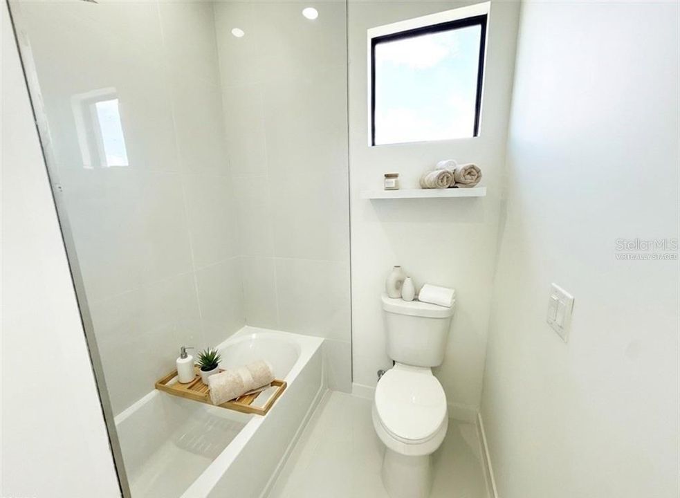 En Venta: $396,000 (4 camas, 3 baños, 1737 Pies cuadrados)