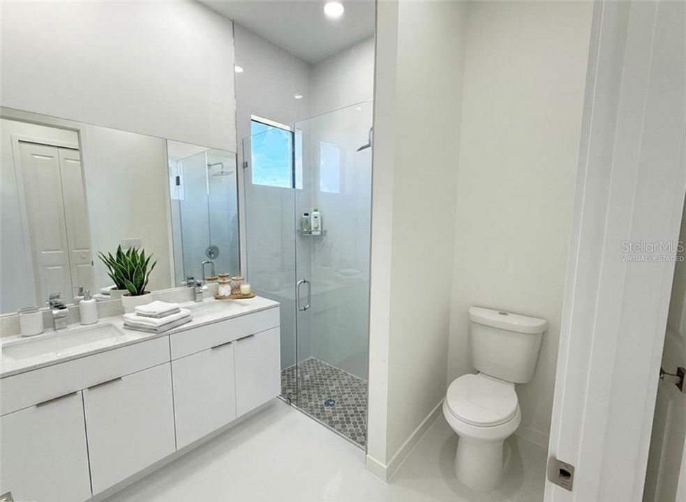 En Venta: $396,000 (4 camas, 3 baños, 1737 Pies cuadrados)