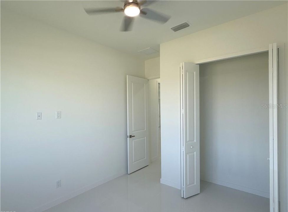 En Venta: $396,000 (4 camas, 3 baños, 1737 Pies cuadrados)