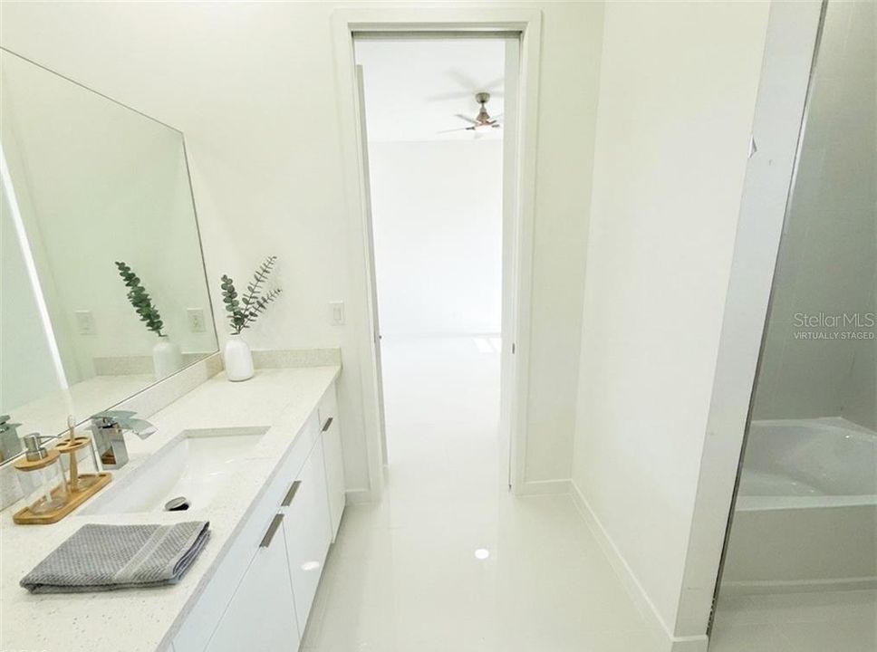 En Venta: $396,000 (4 camas, 3 baños, 1737 Pies cuadrados)