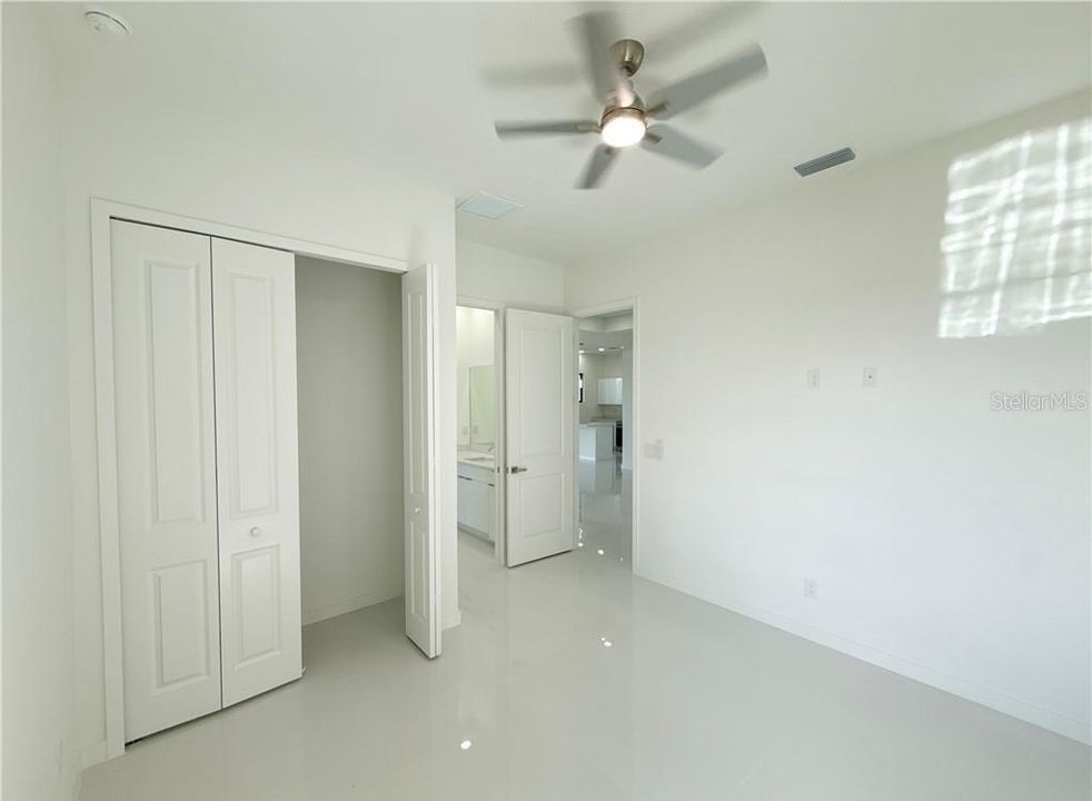En Venta: $396,000 (4 camas, 3 baños, 1737 Pies cuadrados)