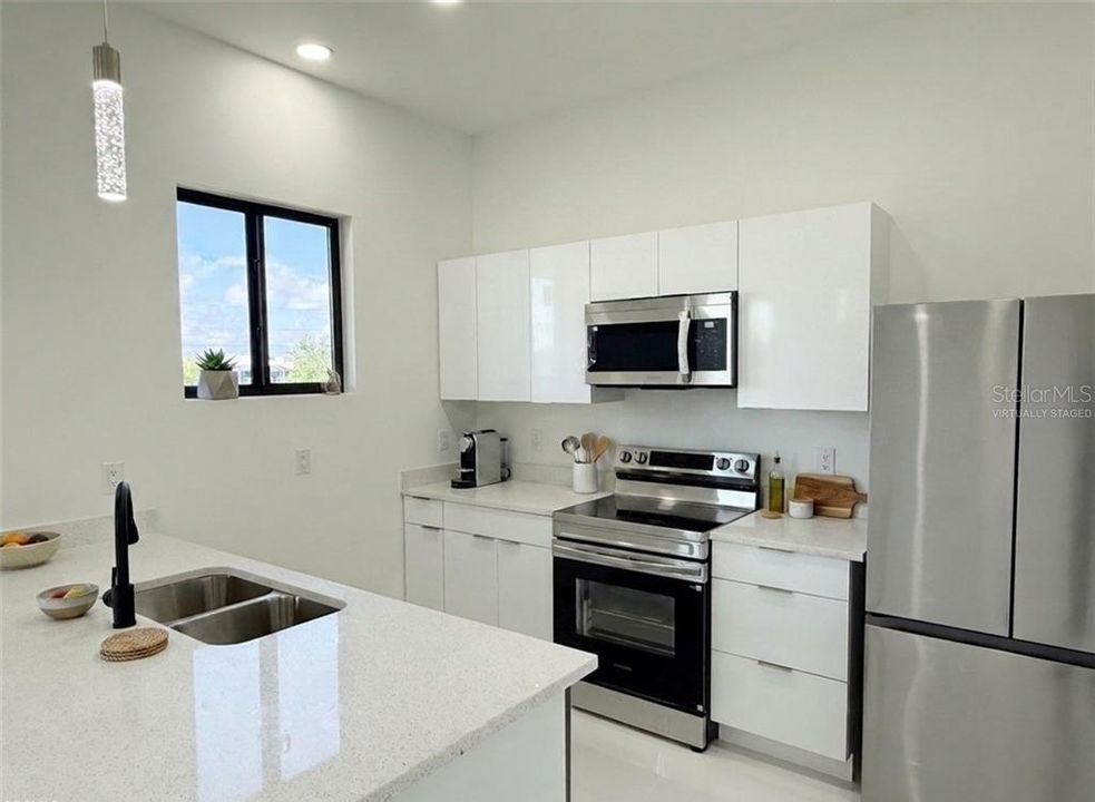En Venta: $396,000 (4 camas, 3 baños, 1737 Pies cuadrados)