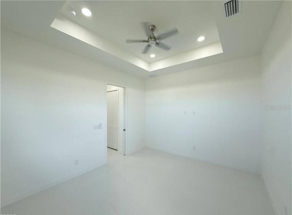 En Venta: $396,000 (4 camas, 3 baños, 1737 Pies cuadrados)