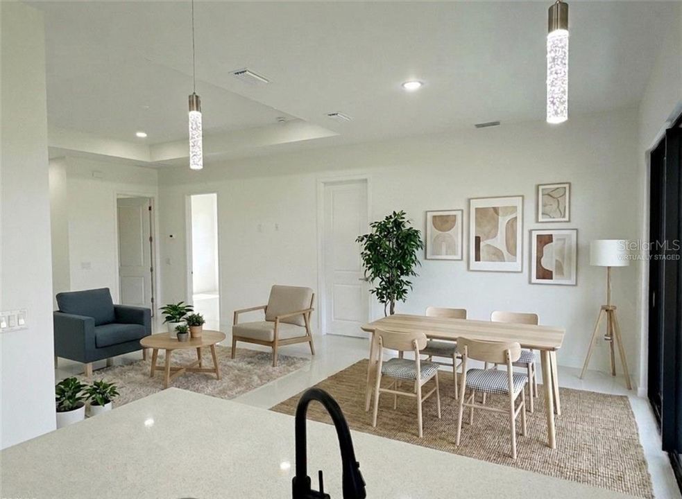 En Venta: $396,000 (4 camas, 3 baños, 1737 Pies cuadrados)