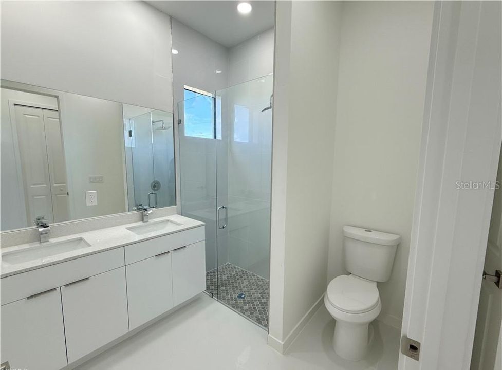 En Venta: $396,000 (4 camas, 3 baños, 1737 Pies cuadrados)