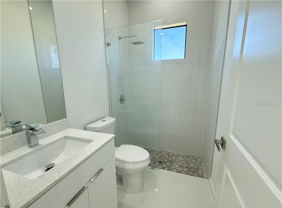 En Venta: $396,000 (4 camas, 3 baños, 1737 Pies cuadrados)