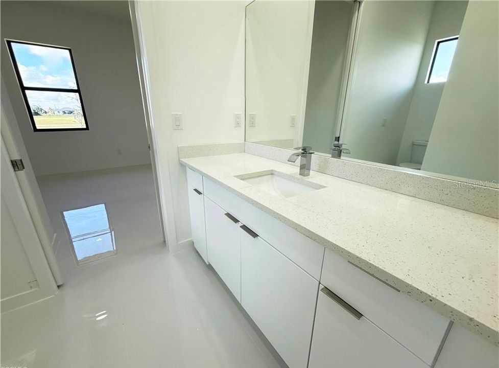 En Venta: $396,000 (4 camas, 3 baños, 1737 Pies cuadrados)