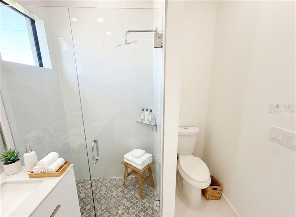 En Venta: $396,000 (4 camas, 3 baños, 1737 Pies cuadrados)