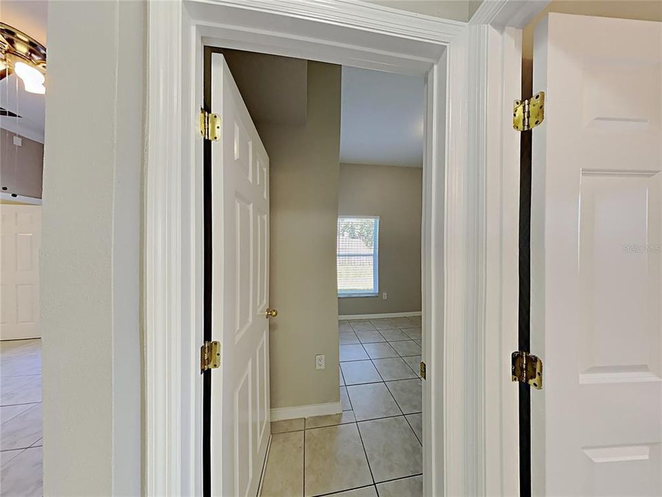 For Sale: $335,000 (3 beds, 2 baths, 1011 Square Feet)