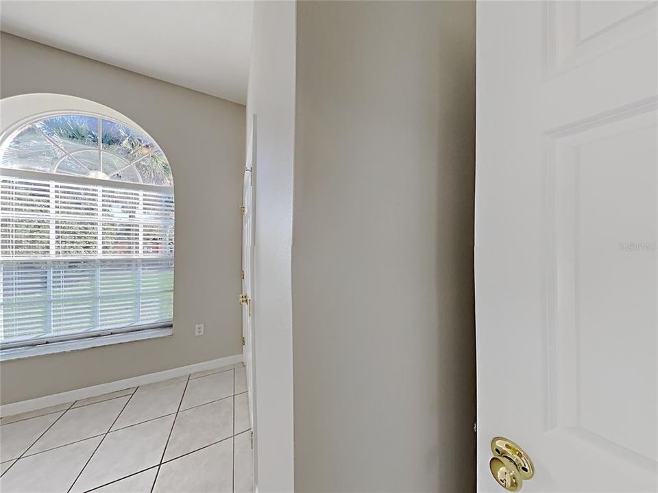 For Sale: $335,000 (3 beds, 2 baths, 1011 Square Feet)