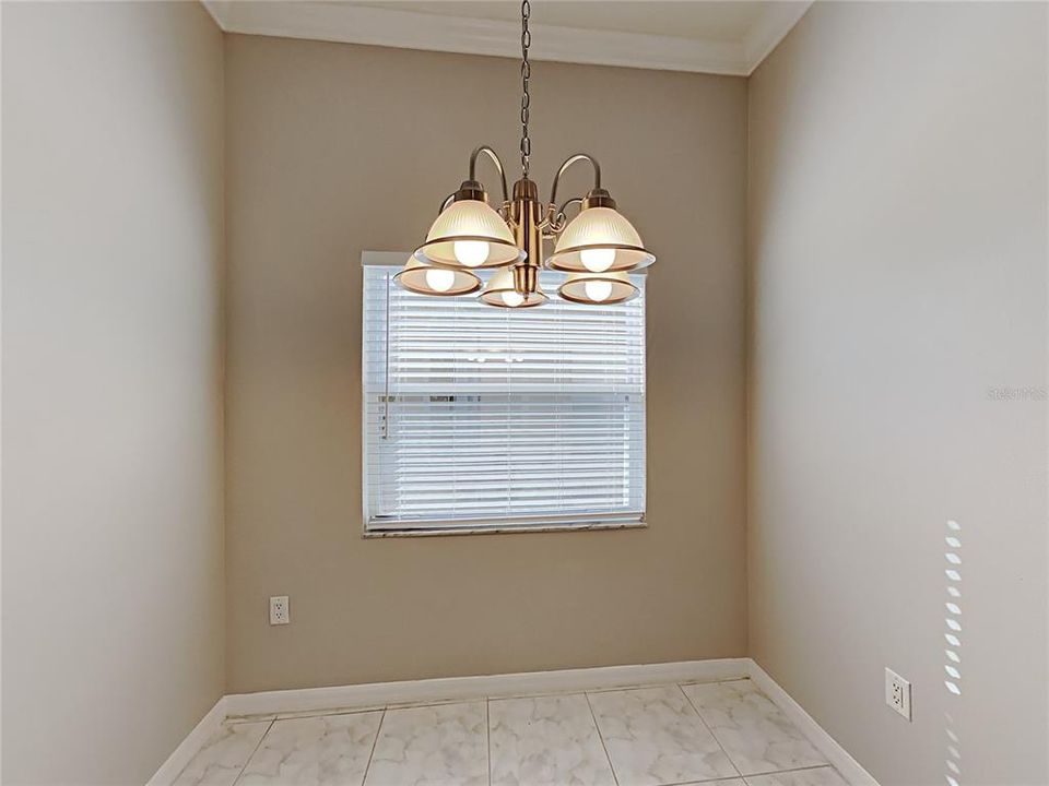 For Sale: $335,000 (3 beds, 2 baths, 1011 Square Feet)
