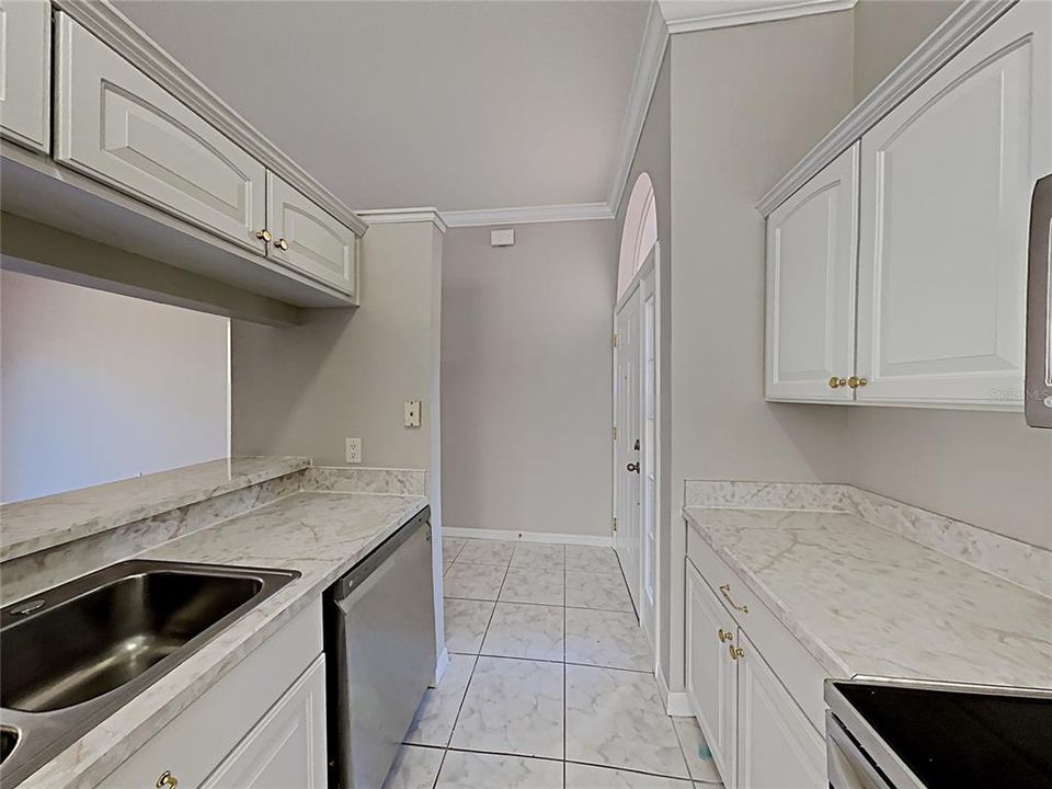 For Sale: $335,000 (3 beds, 2 baths, 1011 Square Feet)