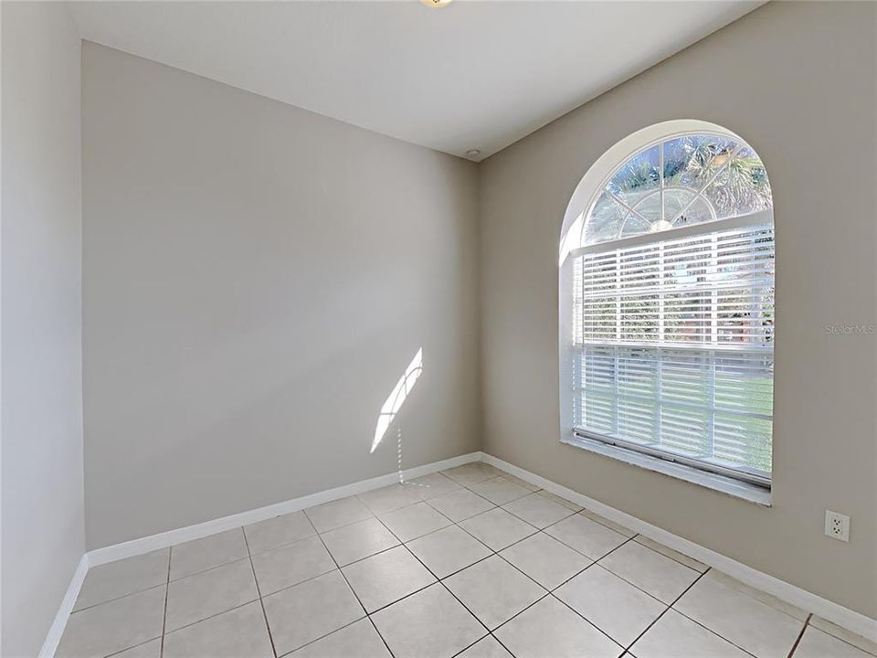 For Sale: $335,000 (3 beds, 2 baths, 1011 Square Feet)