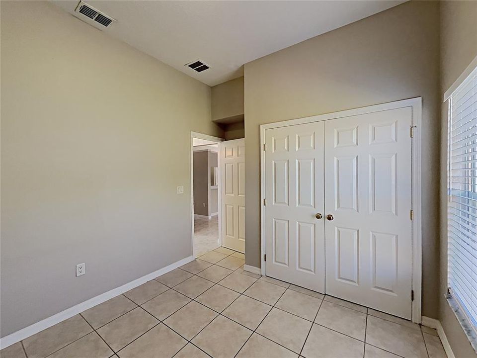 For Sale: $335,000 (3 beds, 2 baths, 1011 Square Feet)