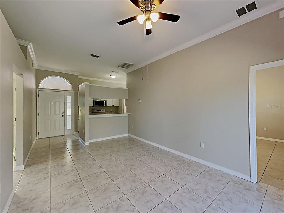 For Sale: $335,000 (3 beds, 2 baths, 1011 Square Feet)