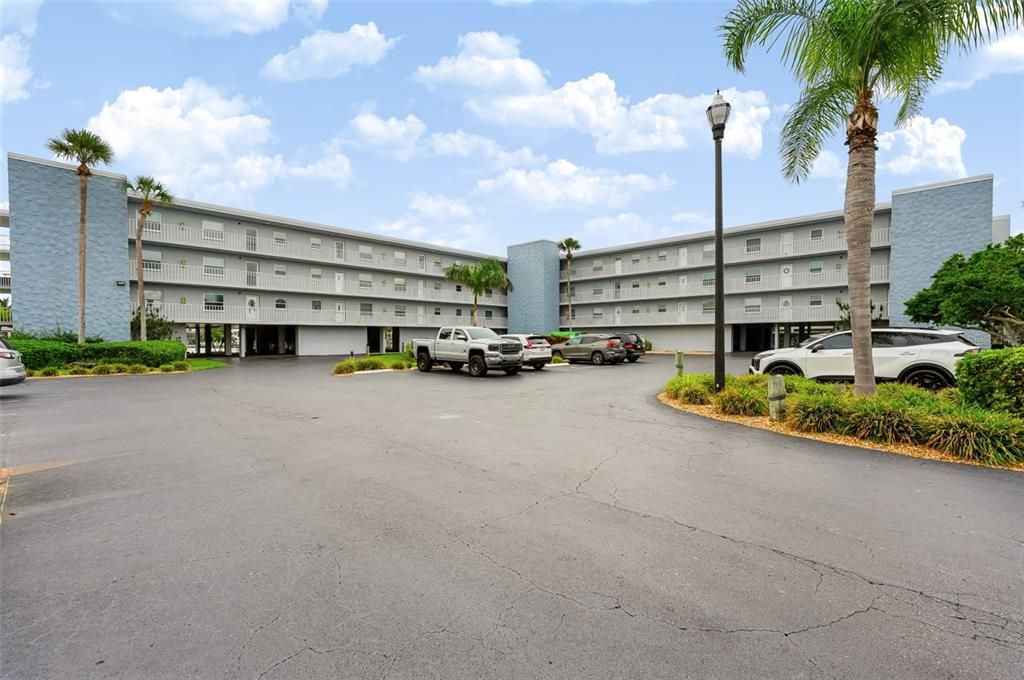 For Sale: $350,000 (2 beds, 2 baths, 1110 Square Feet)
