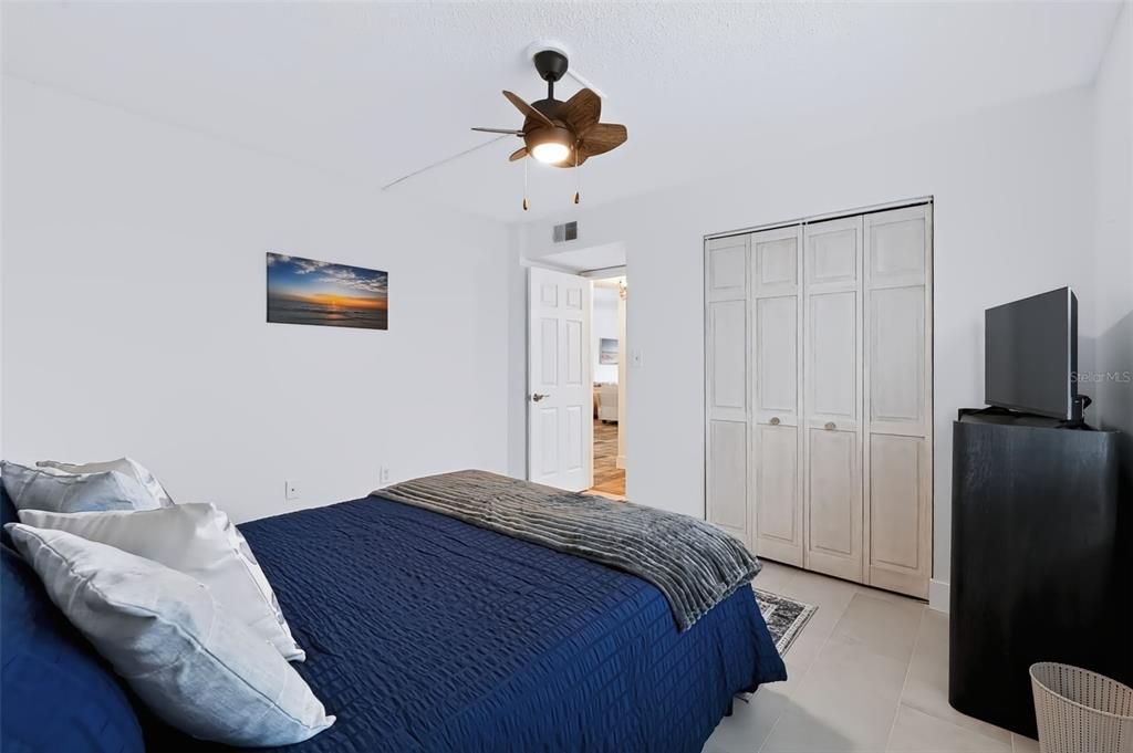 For Sale: $350,000 (2 beds, 2 baths, 1110 Square Feet)