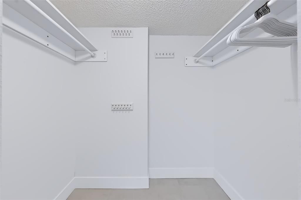 For Sale: $350,000 (2 beds, 2 baths, 1110 Square Feet)