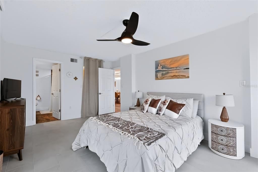 For Sale: $350,000 (2 beds, 2 baths, 1110 Square Feet)