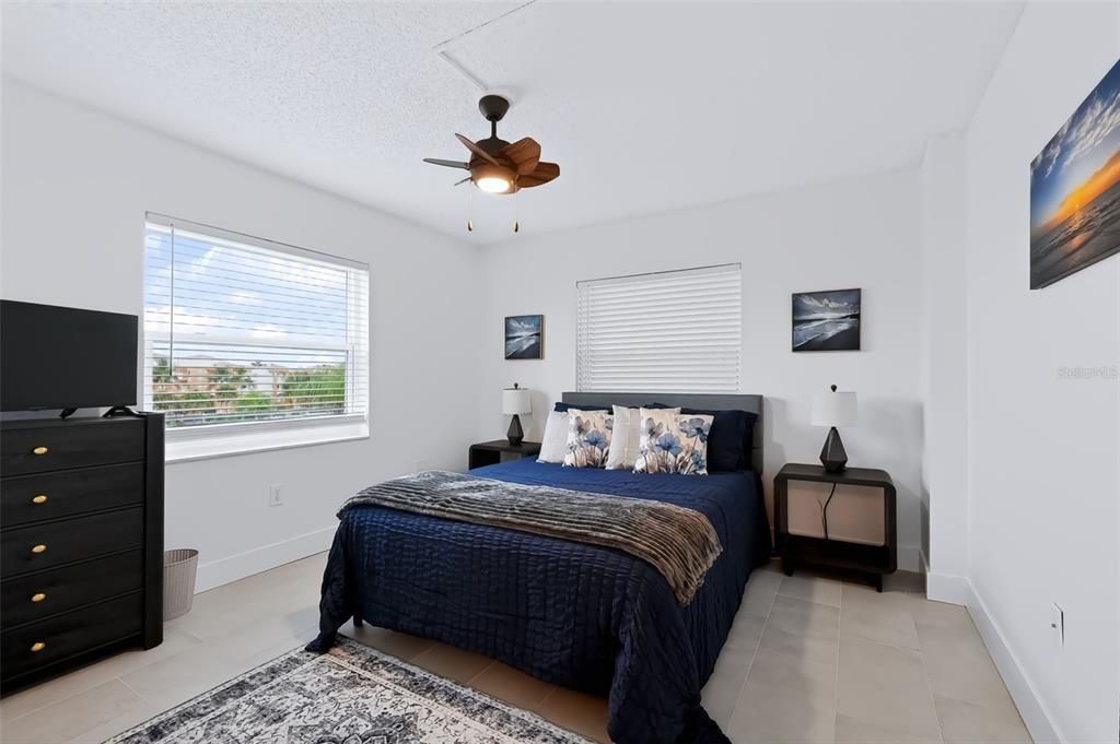 For Sale: $350,000 (2 beds, 2 baths, 1110 Square Feet)