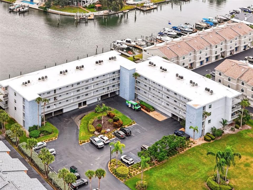 For Sale: $350,000 (2 beds, 2 baths, 1110 Square Feet)