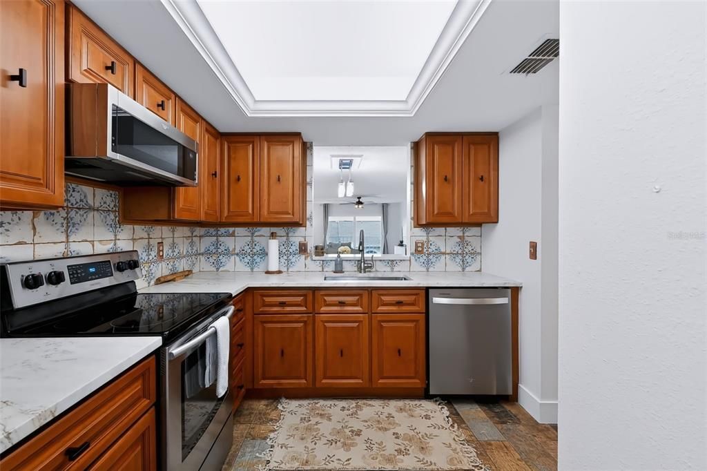For Sale: $350,000 (2 beds, 2 baths, 1110 Square Feet)