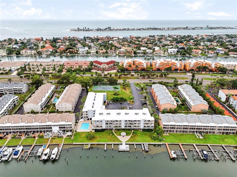 For Sale: $350,000 (2 beds, 2 baths, 1110 Square Feet)
