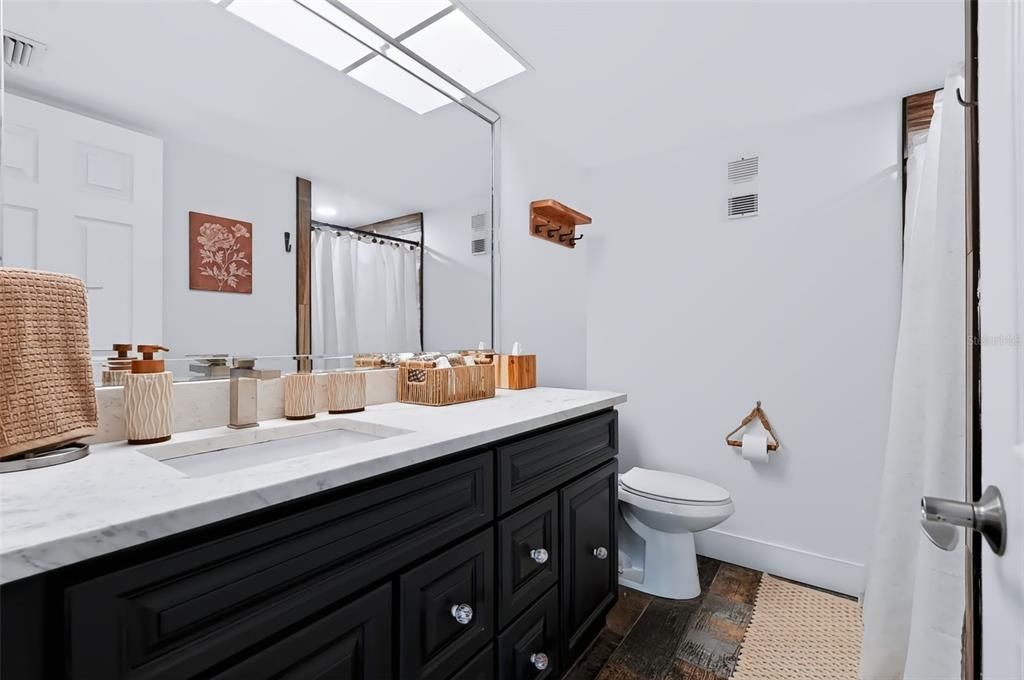 For Sale: $350,000 (2 beds, 2 baths, 1110 Square Feet)
