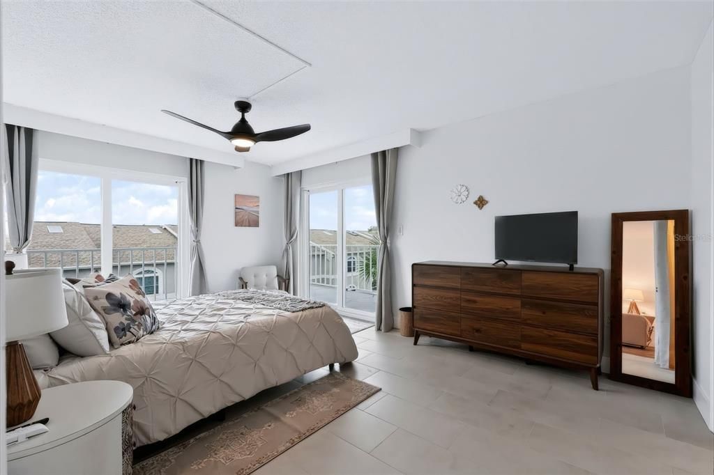 For Sale: $350,000 (2 beds, 2 baths, 1110 Square Feet)