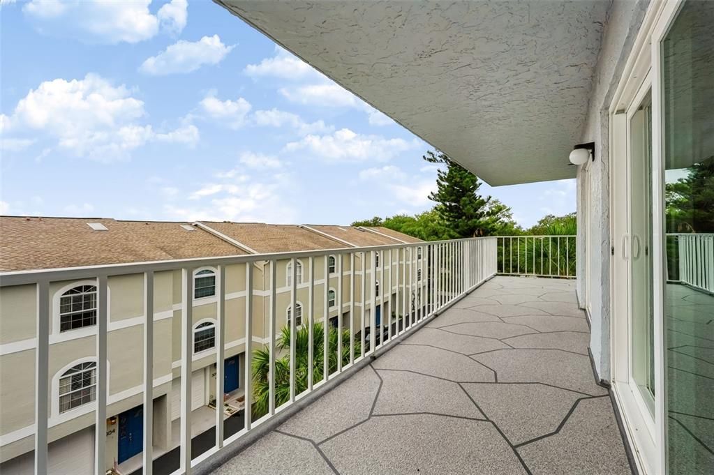 For Sale: $350,000 (2 beds, 2 baths, 1110 Square Feet)
