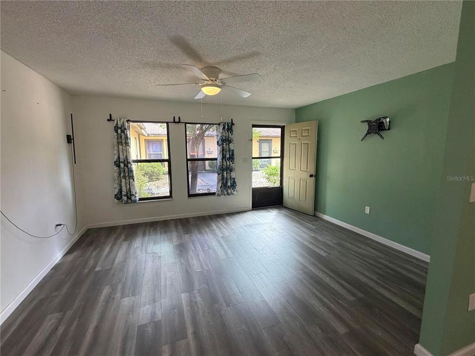 В аренду: $1,700 (2 спален, 2 ванн, 864 Квадратных фут)