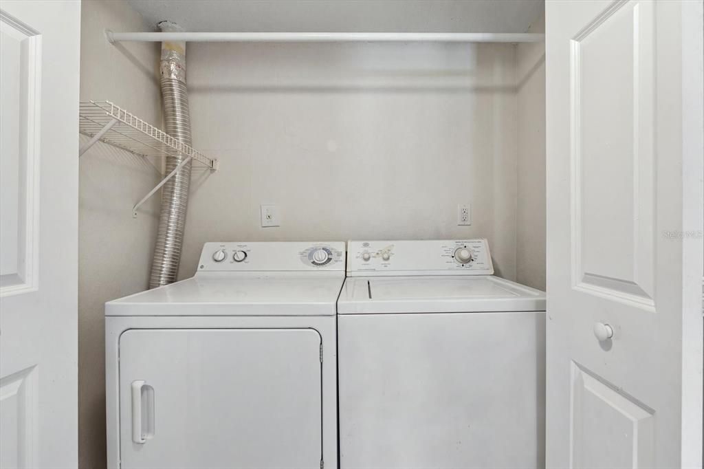 For Sale: $175,000 (2 beds, 2 baths, 901 Square Feet)