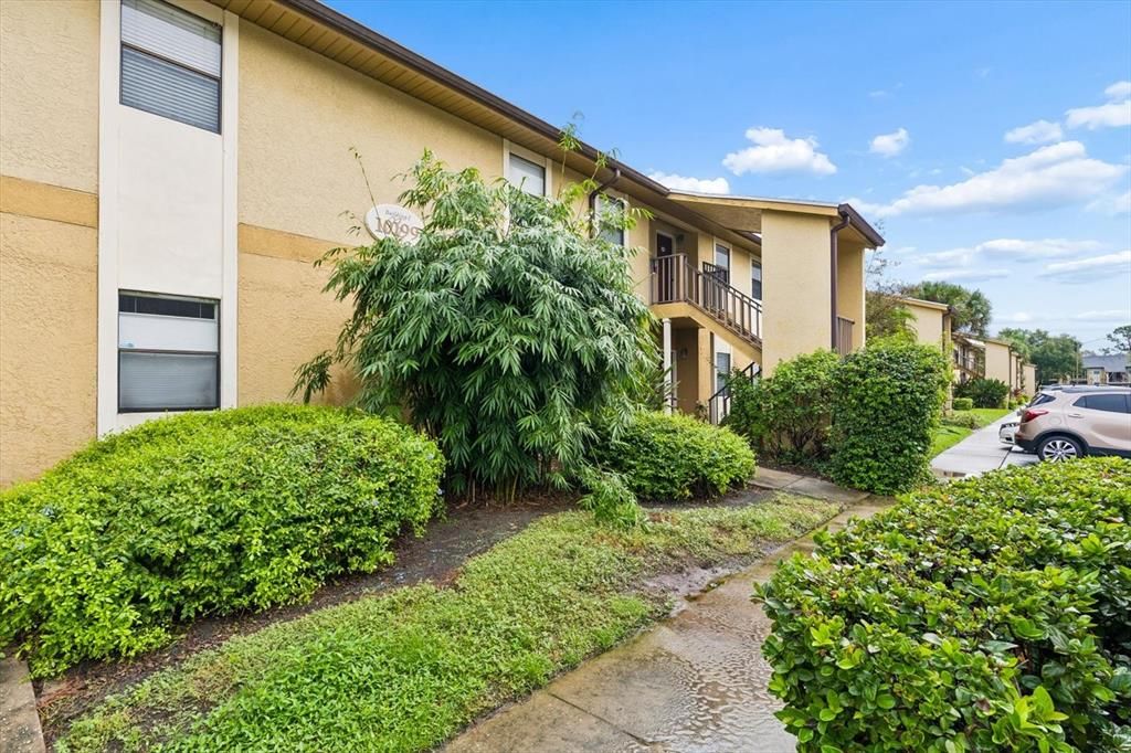 For Sale: $175,000 (2 beds, 2 baths, 901 Square Feet)