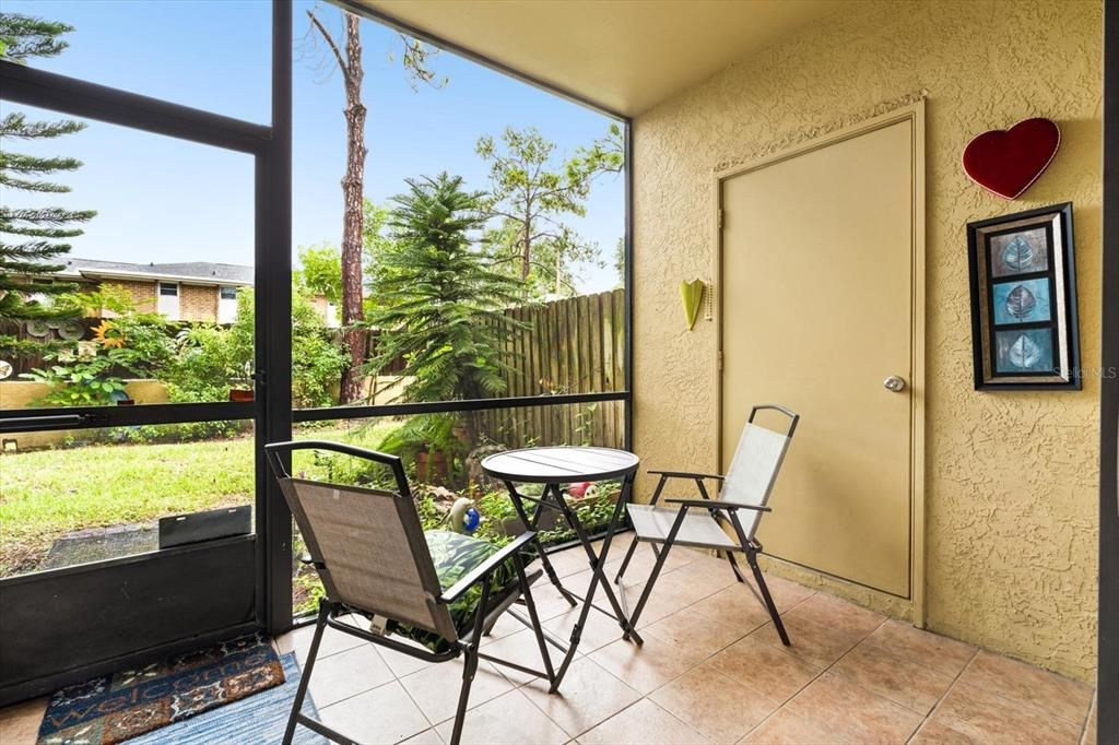 For Sale: $175,000 (2 beds, 2 baths, 901 Square Feet)