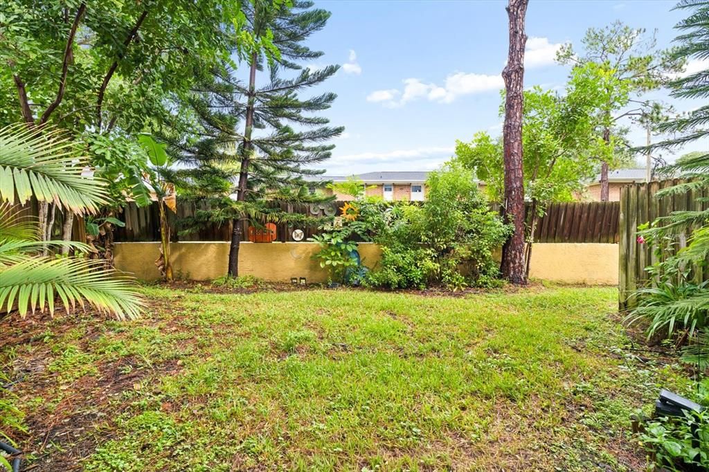 For Sale: $175,000 (2 beds, 2 baths, 901 Square Feet)