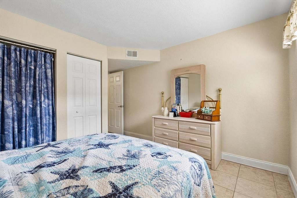 For Sale: $175,000 (2 beds, 2 baths, 901 Square Feet)