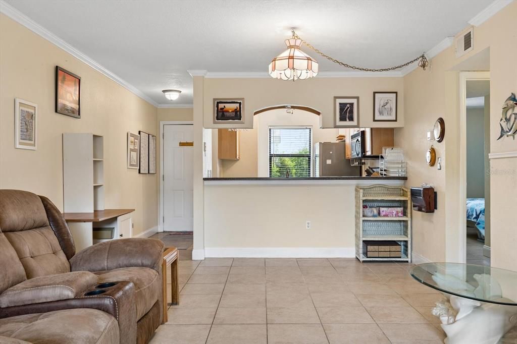 For Sale: $175,000 (2 beds, 2 baths, 901 Square Feet)