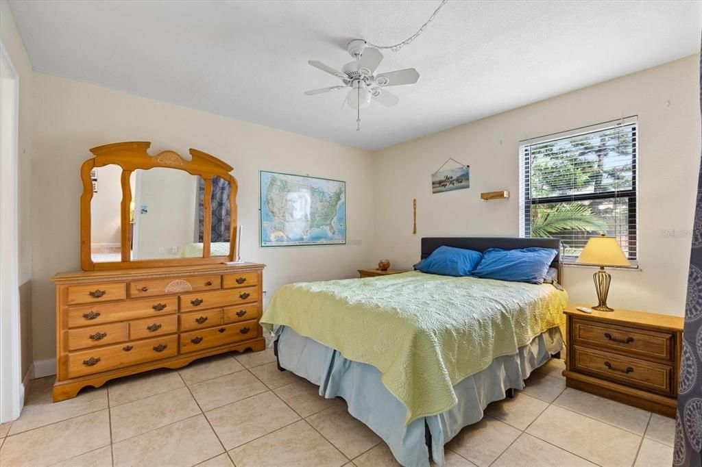 For Sale: $175,000 (2 beds, 2 baths, 901 Square Feet)