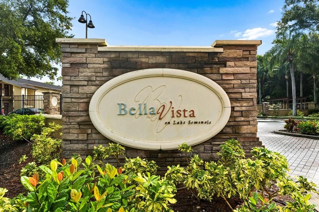 For Sale: $175,000 (2 beds, 2 baths, 901 Square Feet)