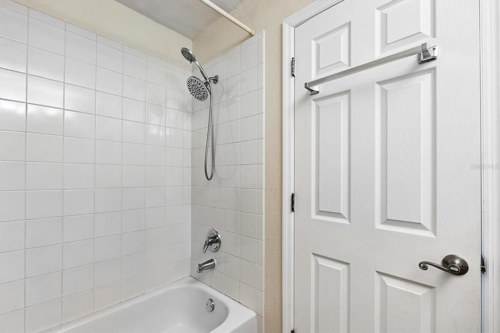 For Sale: $175,000 (2 beds, 2 baths, 901 Square Feet)