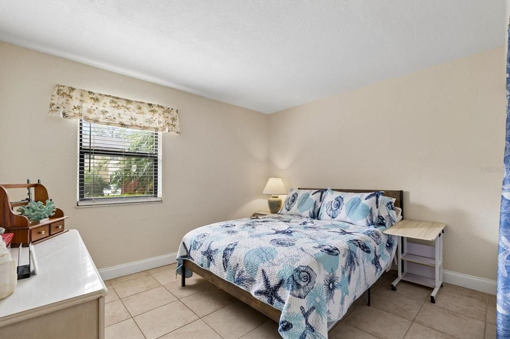 For Sale: $175,000 (2 beds, 2 baths, 901 Square Feet)