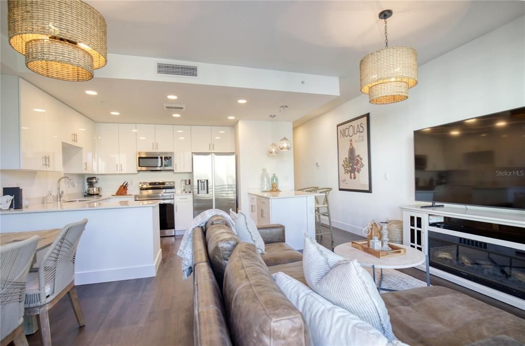 En Venta: $599,900 (1 camas, 2 baños, 858 Pies cuadrados)